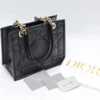 b5c0829a-d69e-4555-b9c3-3f90123bd474 Essential Tote Archicannage Quilt Calfskin Small (pari al nuovo)